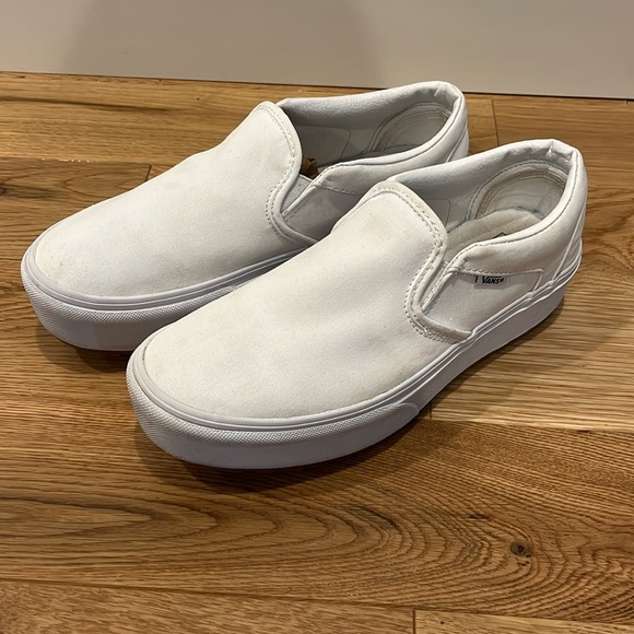 Vans Unisex Asher Platform Sneaker - Slip On - Picture 12 of 13